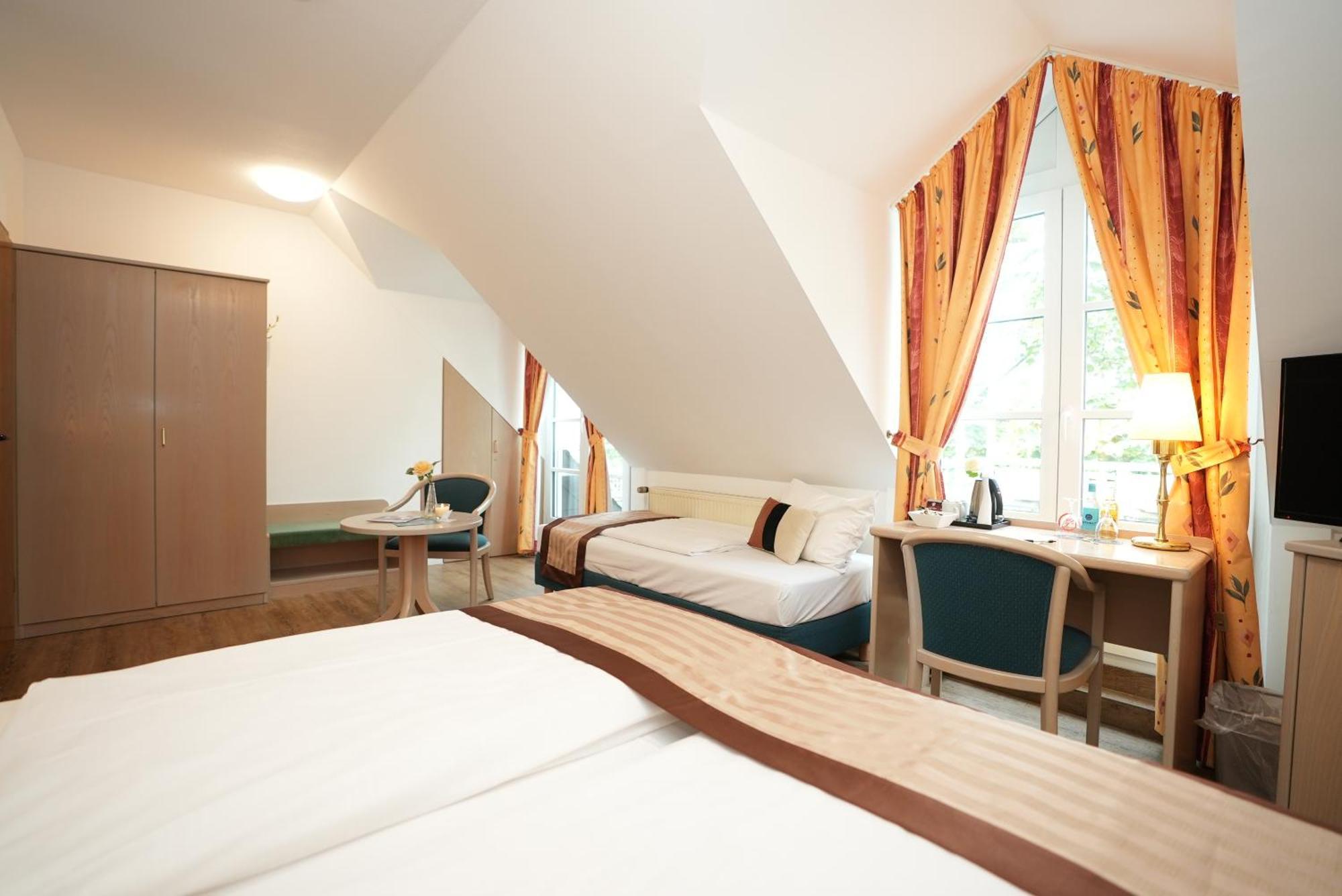 Uno Hotel Posthof ザールルイ エクステリア 写真