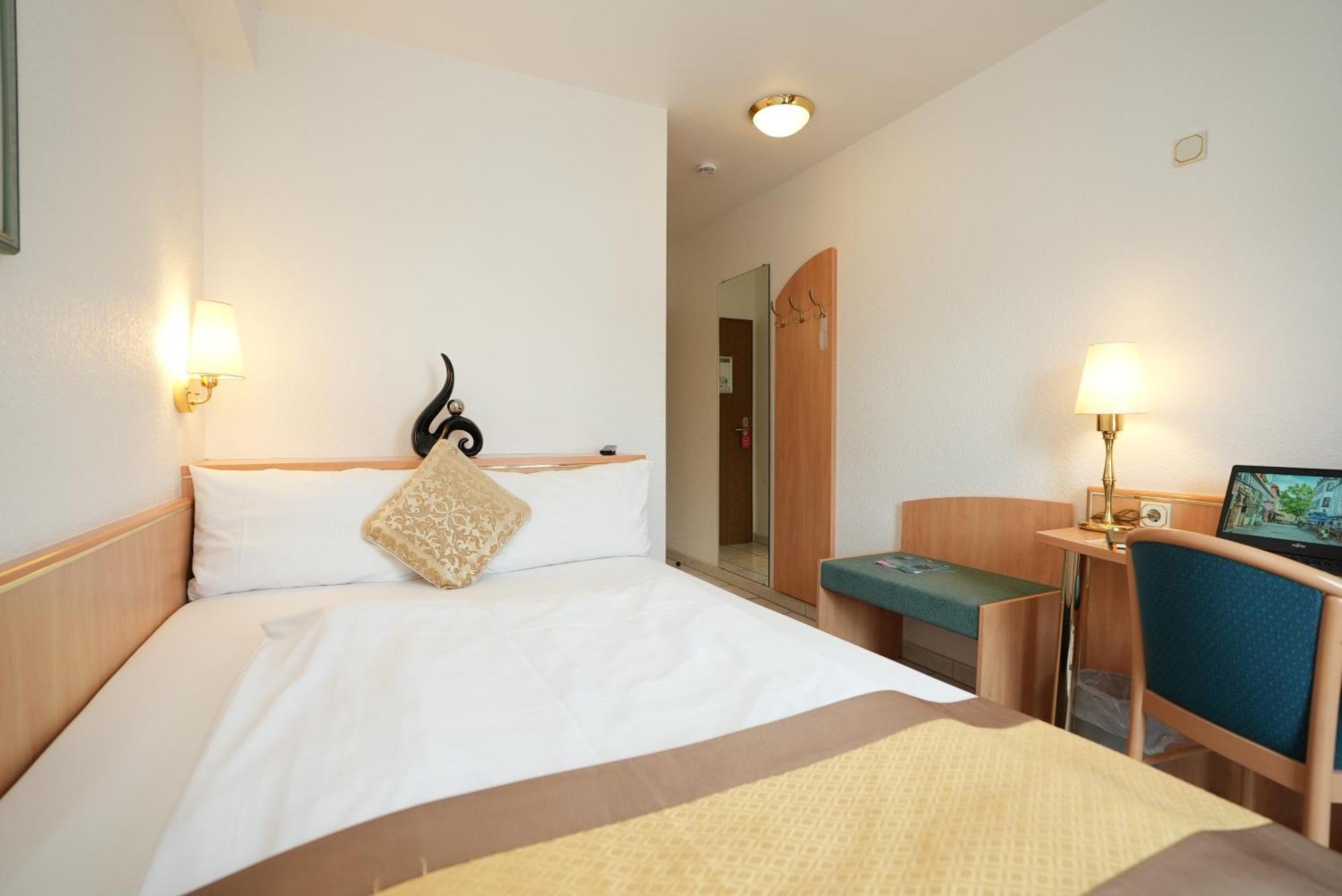 Uno Hotel Posthof ザールルイ エクステリア 写真